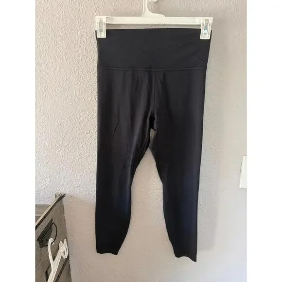 All in Motion Everyday Soft Ultra High Rise 7/8 Leggings Black size M. EUC - Picture 2 of 3